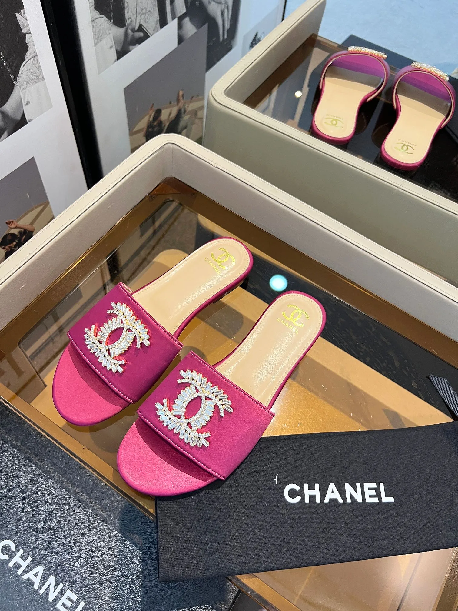 👟👟Ex-factory price 420👟👟 Genuine leather bottom +40 🎉🎉🎉Chanel Xiaoxiang C family sandals series official website synchronization, classic and elegant, casual wear 🌹🌹🌹🌹Original logo ~ Made of imported cowhide and C family custom fabrics, a variety of colors for the goddess to choose from! ❤️❤️❤️❤️ Code number: 36~40 (customized 35, 41, 42, 43, 44 are not returnable or exchangeable): Rubber leather sole +40